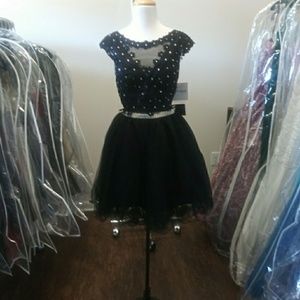 prom/wedding/ homecoming  or formal dress